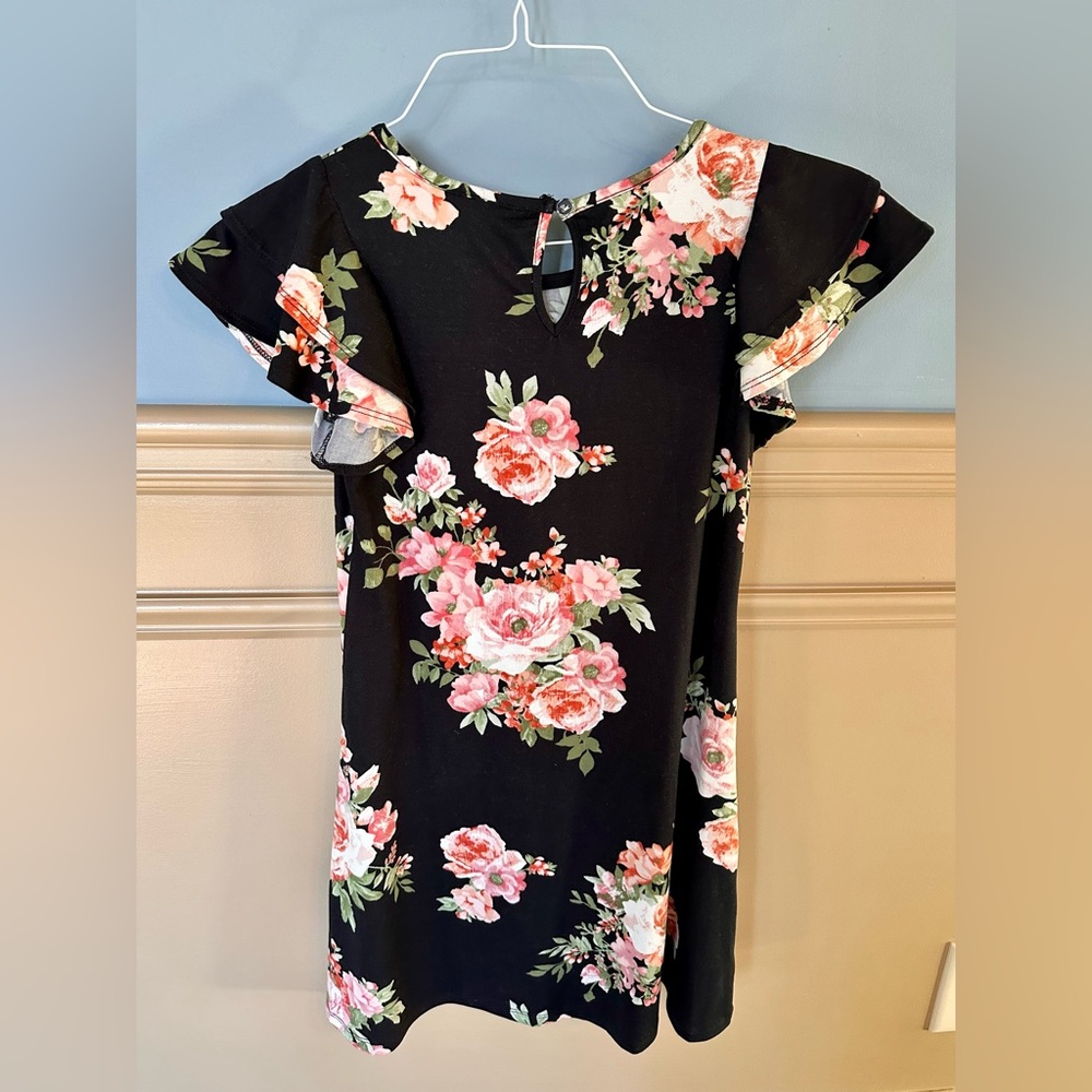 Like new dress (worn once) originally purchased at Dillards. Girls size 12.